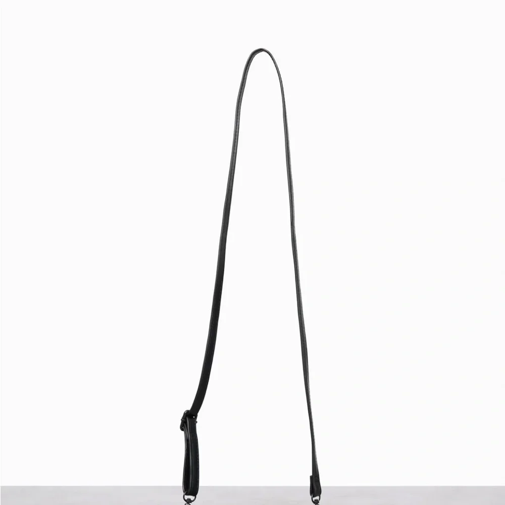 BÉIS Travel Wallet in Black with crossbody strap and wrist strap - Picture 3 of 6